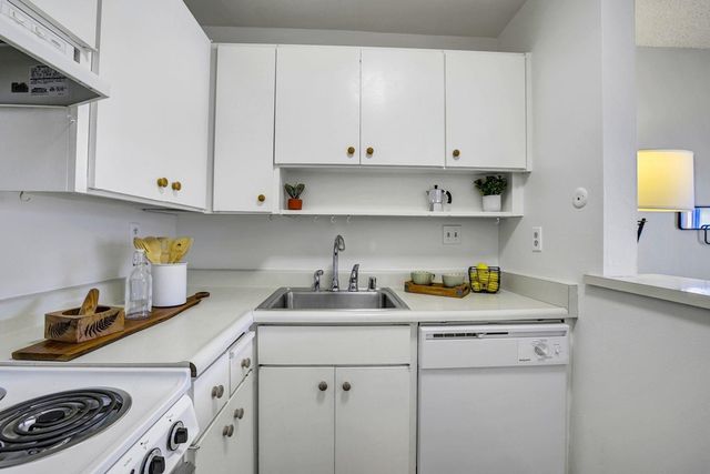 3 Admiral Dr F370, Emeryville, CA 94608