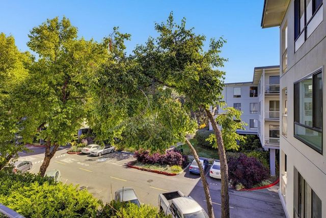 3 Admiral Dr F370, Emeryville, CA 94608