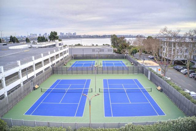 3 Admiral Dr F370, Emeryville, CA 94608