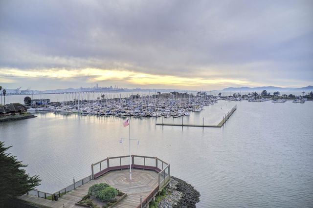 3 Admiral Dr F370, Emeryville, CA 94608
