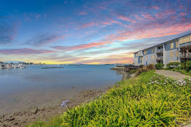 3 Admiral Dr F370, Emeryville, CA 94608