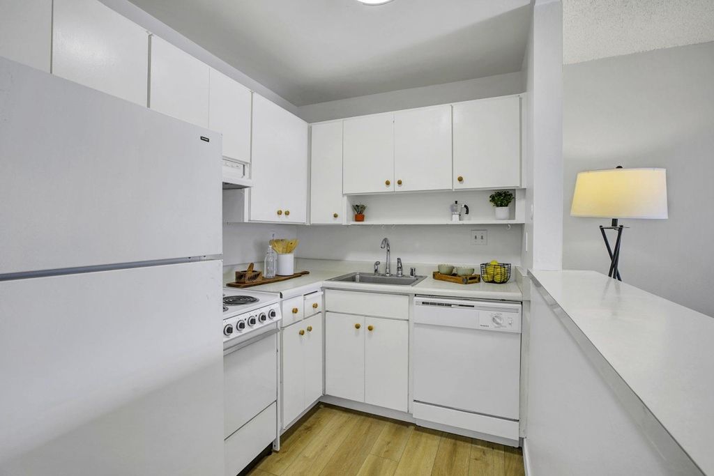 Image 16 of property listing at 3 Admiral Dr F370, Emeryville, CA 94608