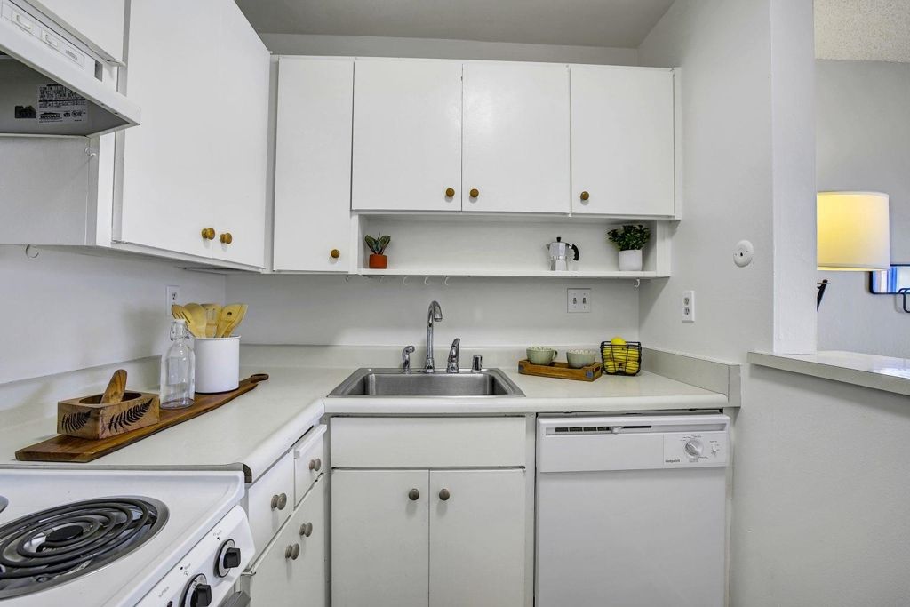 Image 18 of property listing at 3 Admiral Dr F370, Emeryville, CA 94608