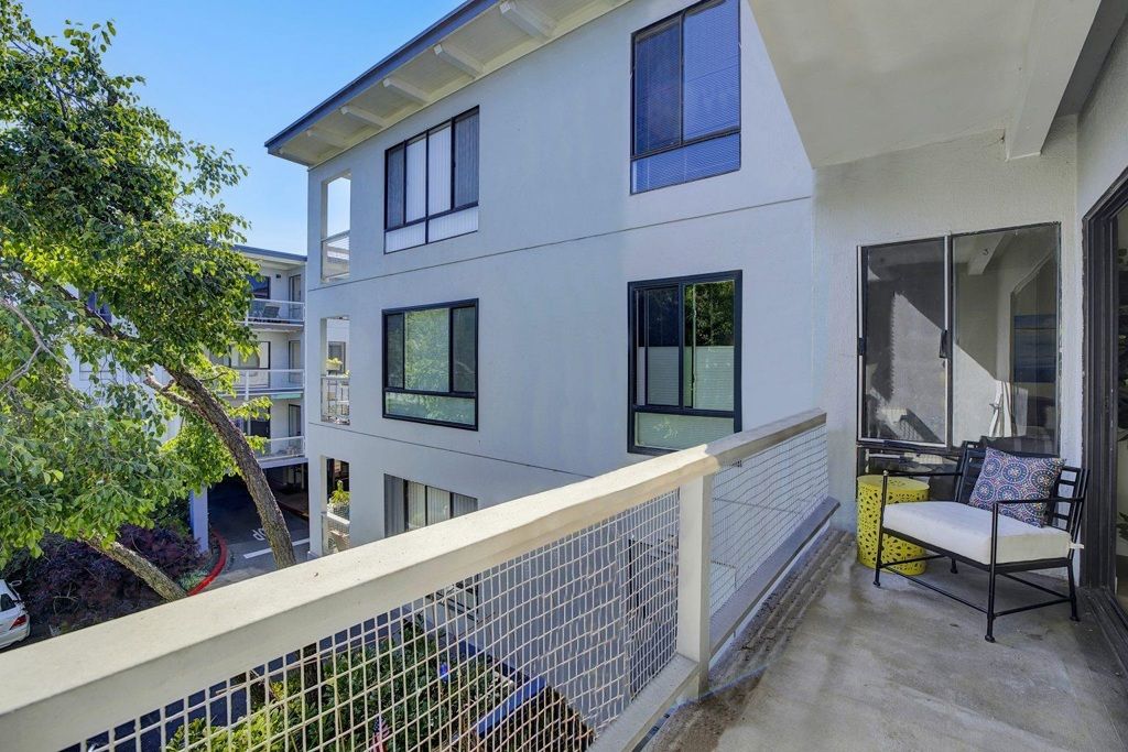 Image 22 of property listing at 3 Admiral Dr F370, Emeryville, CA 94608