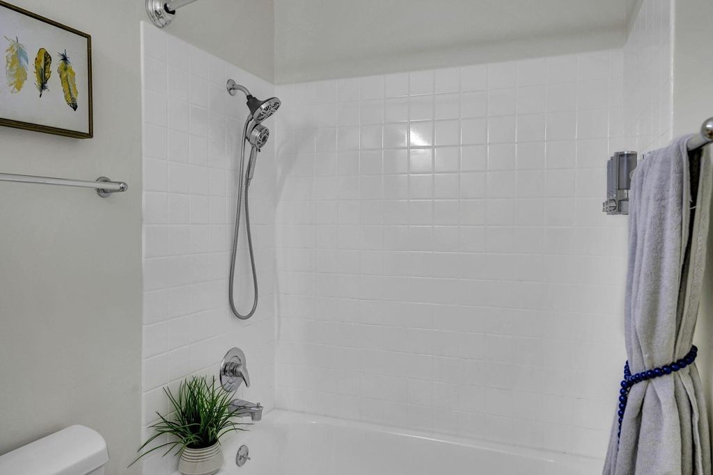 Image 25 of property listing at 3 Admiral Dr F370, Emeryville, CA 94608