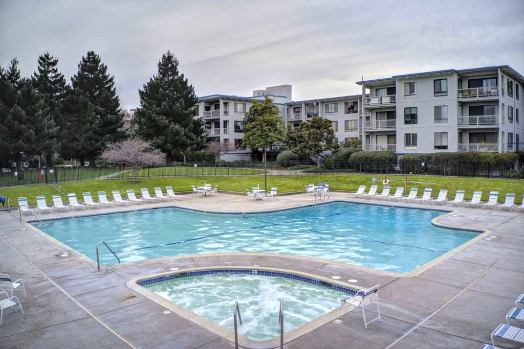 Image 27 of property listing at 3 Admiral Dr F370, Emeryville, CA 94608