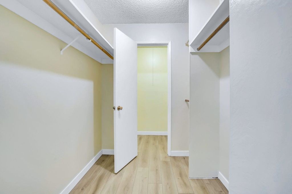 Image 7 of property listing at 3 Admiral Dr F370, Emeryville, CA 94608