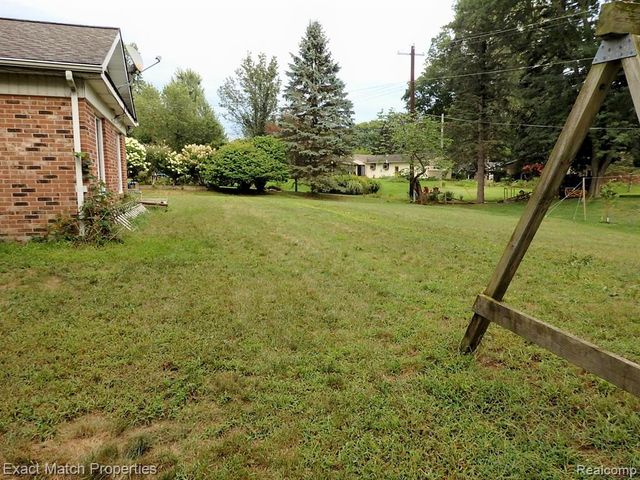 9438 W Shady Grove Court, White Lake, MI 48386