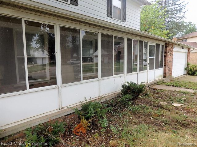 9438 W Shady Grove Court, White Lake, MI 48386