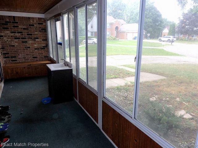 9438 W Shady Grove Court, White Lake, MI 48386