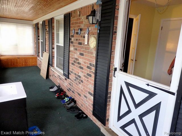 9438 W Shady Grove Court, White Lake, MI 48386