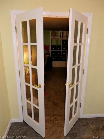 9438 W Shady Grove Court, White Lake, MI 48386