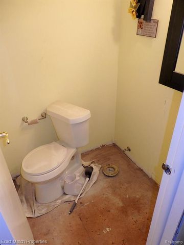 9438 W Shady Grove Court, White Lake, MI 48386