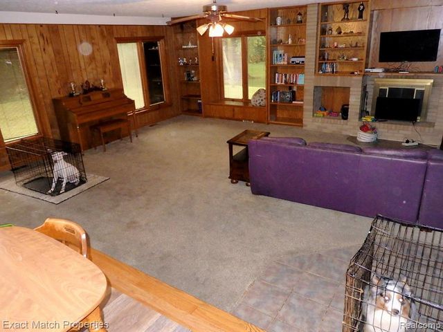 9438 W Shady Grove Court, White Lake, MI 48386