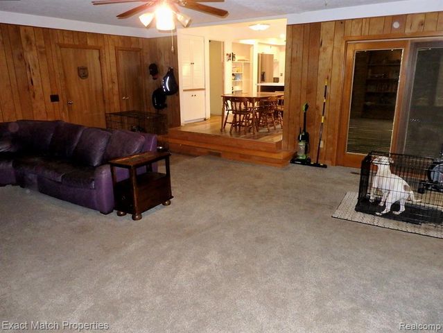 9438 W Shady Grove Court, White Lake, MI 48386
