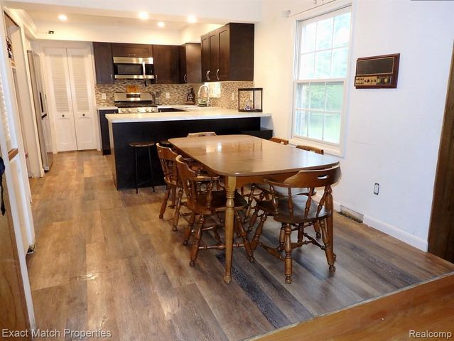 9438 W Shady Grove Court, White Lake, MI 48386