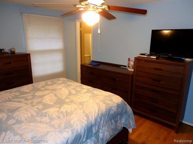 9438 W Shady Grove Court, White Lake, MI 48386