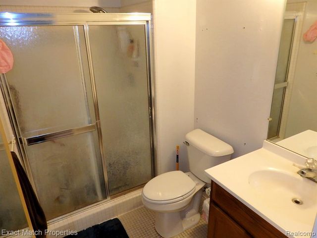 9438 W Shady Grove Court, White Lake, MI 48386