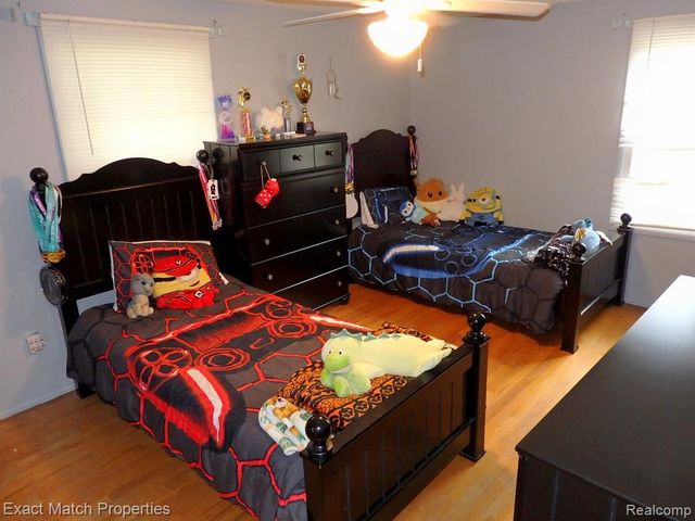 9438 W Shady Grove Court, White Lake, MI 48386