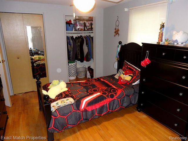 9438 W Shady Grove Court, White Lake, MI 48386