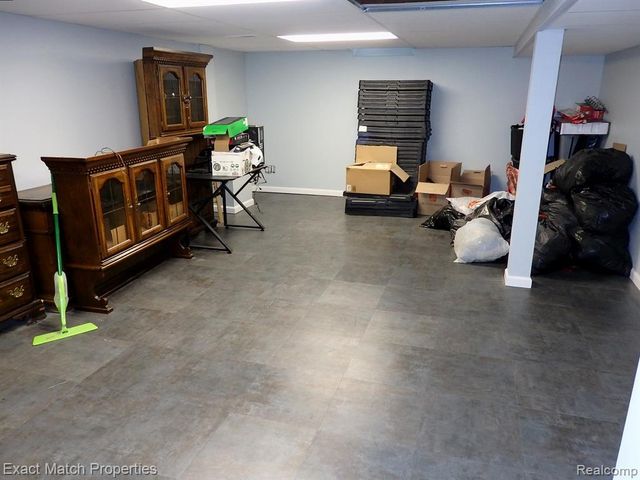 9438 W Shady Grove Court, White Lake, MI 48386