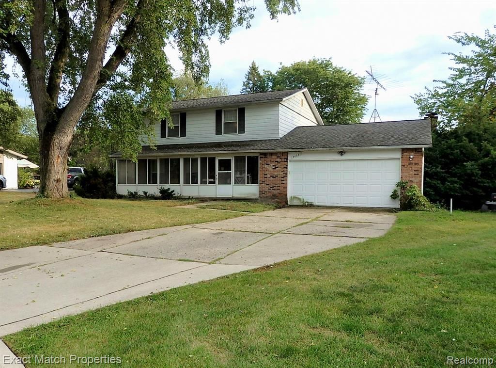9438 W Shady Grove Court, White Lake, MI 48386