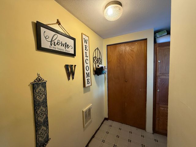 422 S 6th Street, Montevideo, MN 56265