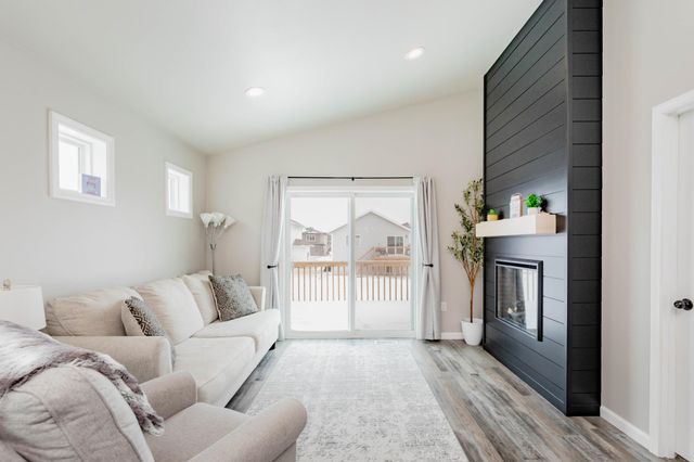 6032 80th Avenue S, Horace, ND 58047