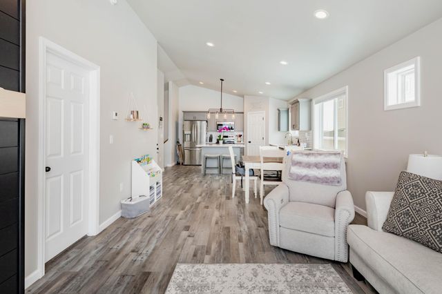 6032 80th Avenue S, Horace, ND 58047