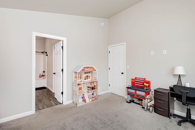 6032 80th Avenue S, Horace, ND 58047