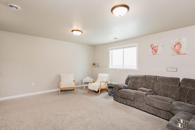 6032 80th Avenue S, Horace, ND 58047