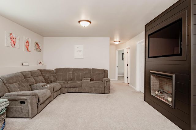 6032 80th Avenue S, Horace, ND 58047