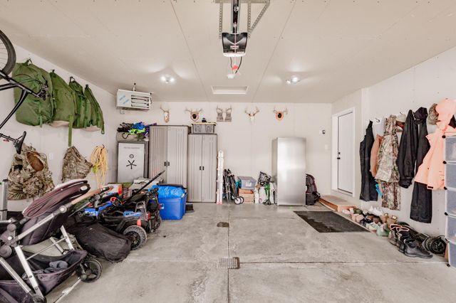 6032 80th Avenue S, Horace, ND 58047