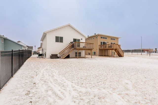 6032 80th Avenue S, Horace, ND 58047