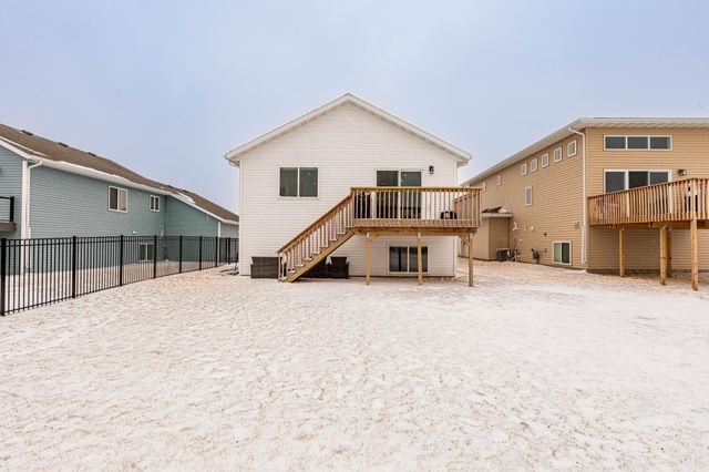 6032 80th Avenue S, Horace, ND 58047