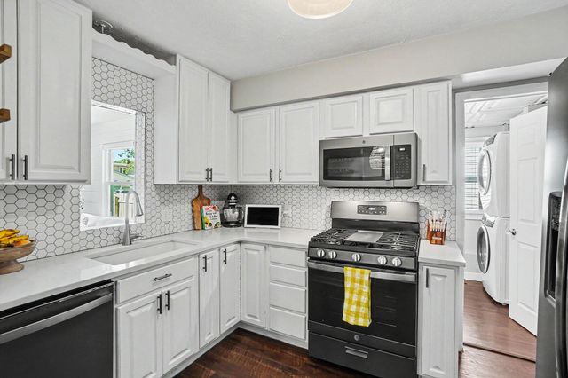 850 Colrain Street Sw, City Of Wyoming, MI 49509