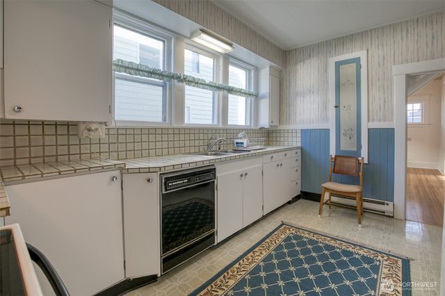 620 6th Street, Hoquiam, WA 98550