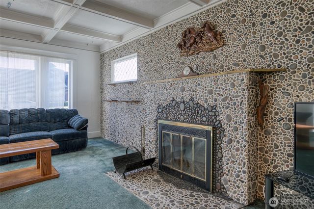 620 6th Street, Hoquiam, WA 98550