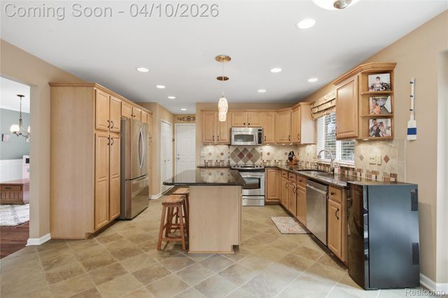 56891 Aberdeen Drive, Shelby Charter Township, MI 48316
