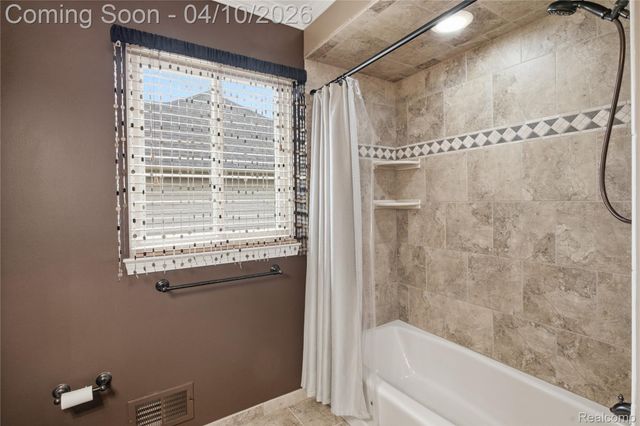 56891 Aberdeen Drive, Shelby Charter Township, MI 48316