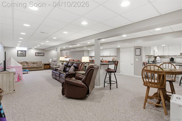 56891 Aberdeen Drive, Shelby Charter Township, MI 48316