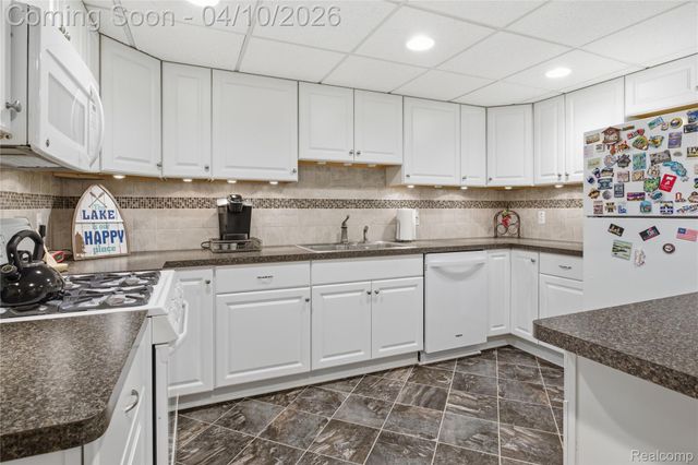 56891 Aberdeen Drive, Shelby Charter Township, MI 48316
