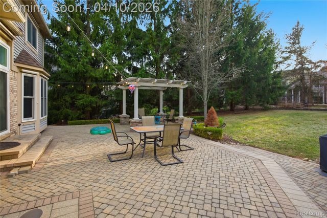 56891 Aberdeen Drive, Shelby Charter Township, MI 48316
