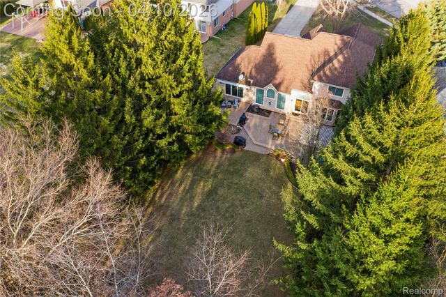 56891 Aberdeen Drive, Shelby Charter Township, MI 48316