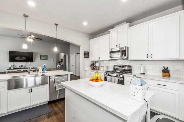 1869 Kenley Way, Alvin, TX 77511