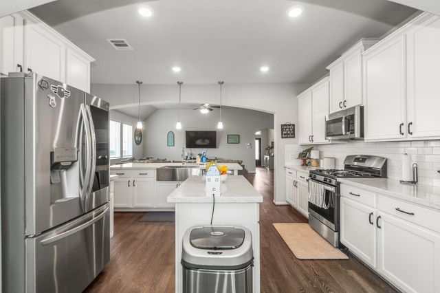 1869 Kenley Way, Alvin, TX 77511