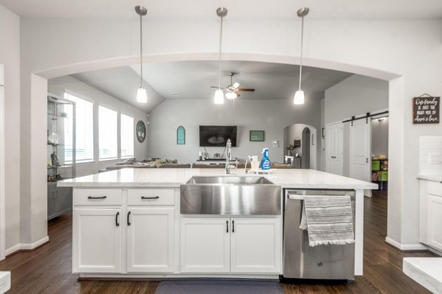 1869 Kenley Way, Alvin, TX 77511