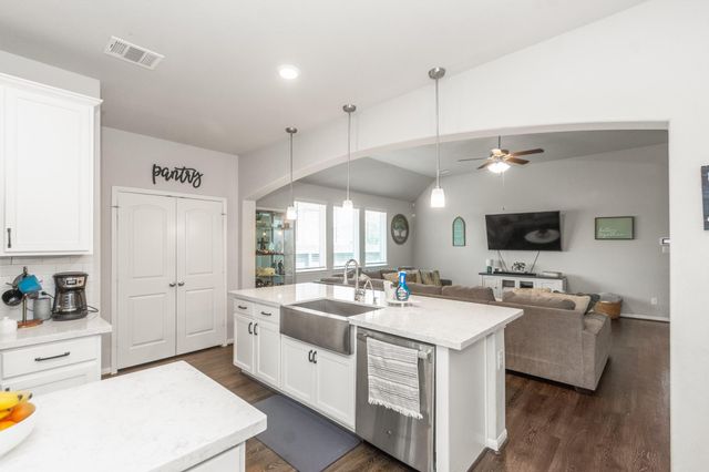 1869 Kenley Way, Alvin, TX 77511