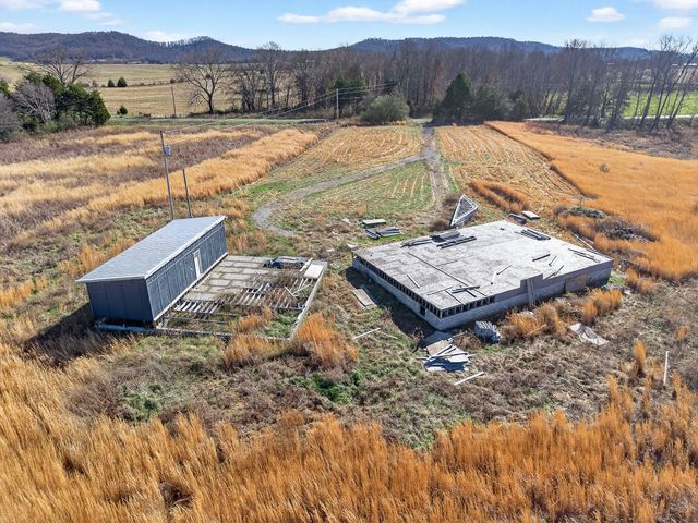 4956 Franks Ferry Rd, Sparta, TN 38583