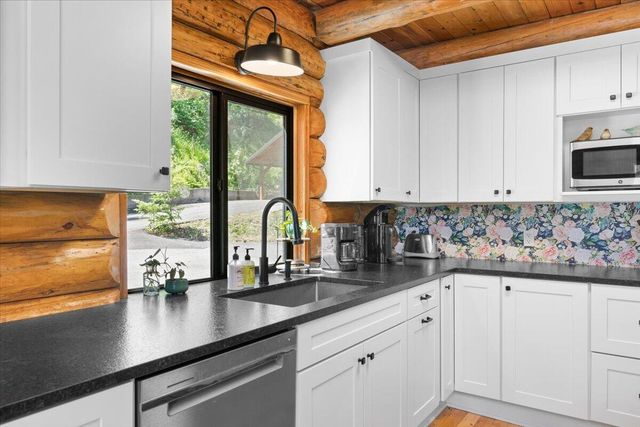 487 Wagon Trail, Jacksonville, OR 97530